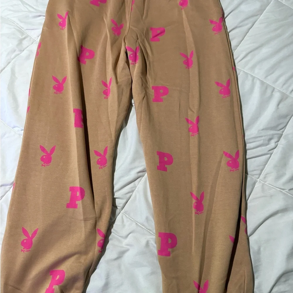 PLAYBOY x MISSGUIDED logo sweatpants NWOT - Picture 2 of 4